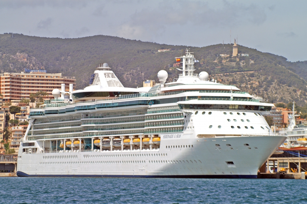Nuestro buque el SERENADE OF THE SEAS en Palma de Mallorca (Baleares) CRUCEROS SERENADE OF THE SEAS CRUCEROS ROYAL CARIBBEAN CRUCERO MEDITERRANEO CRUCEROS ISLAS GRIEGAS DESDE BARCELONA CRUCEROS LARGOS MEDITERRANEO CRUCEROS FAMILIARES VIAJES DE NOVIOS EN CRUCERO ROYAL CARIBBEAN CRUISES